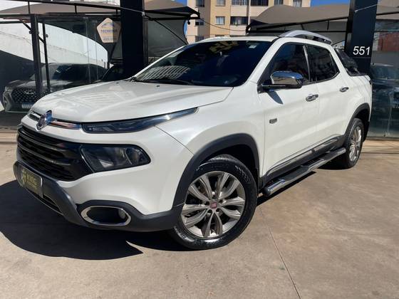 FIAT TORO 2.0 16V TURBO DIESEL RANCH 4WD AT9 FIAT TORO 2.0 16V TURBO DIESEL RANCH 4WD AT9